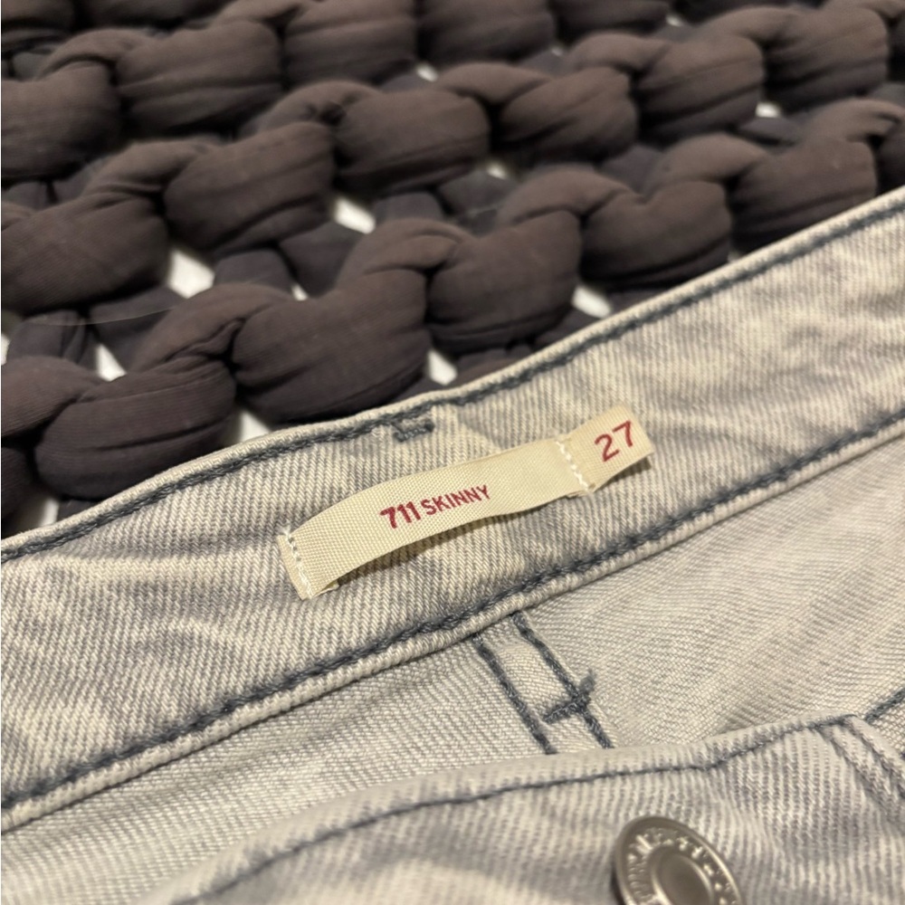 Levi's 711 Skinny Jeans - Picture 3 of 6